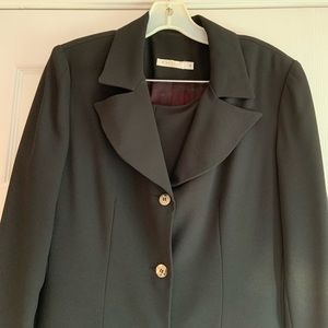 🎾 Pine Green Skirt Suit